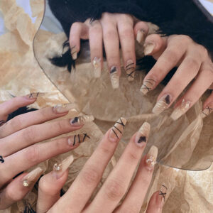 裸粉渐变黑色线条蝴蝶晕染穿戴甲批发成品美甲穿戴甲批发假指甲