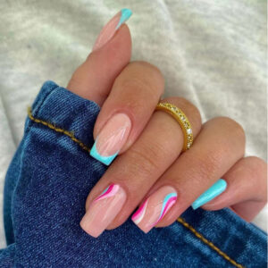 穿戴美甲蓝色法式粉蓝拼接波浪线条美甲片成品可拆卸高级甲片成品