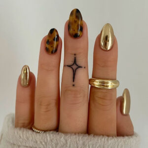 Wear nail amber pattern short paragraph short round nail art Europe and the United States gold light luxury wind senior sense of pure color nail piece finished wholesale