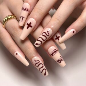 美甲贴片穿戴甲棕色字母十字架和蛇形图案美甲甲片穿戴甲假指甲